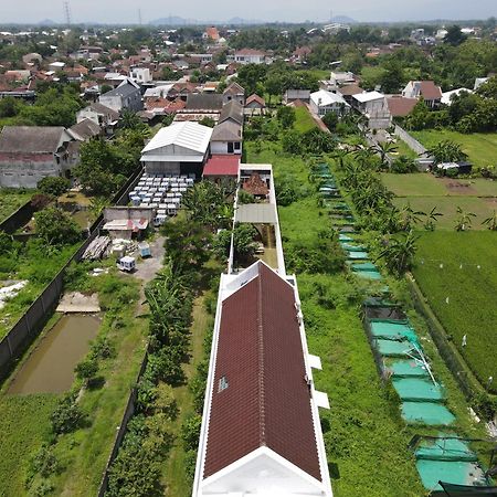 Villa Rumah Putih Jogja Yogyakarta Exterior photo