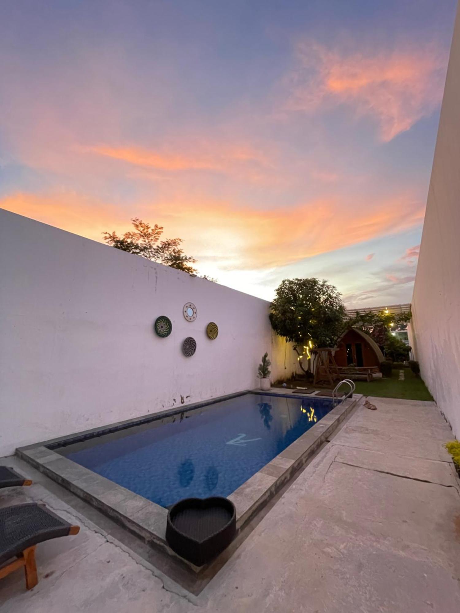 Villa Rumah Putih Jogja Yogyakarta Exterior photo