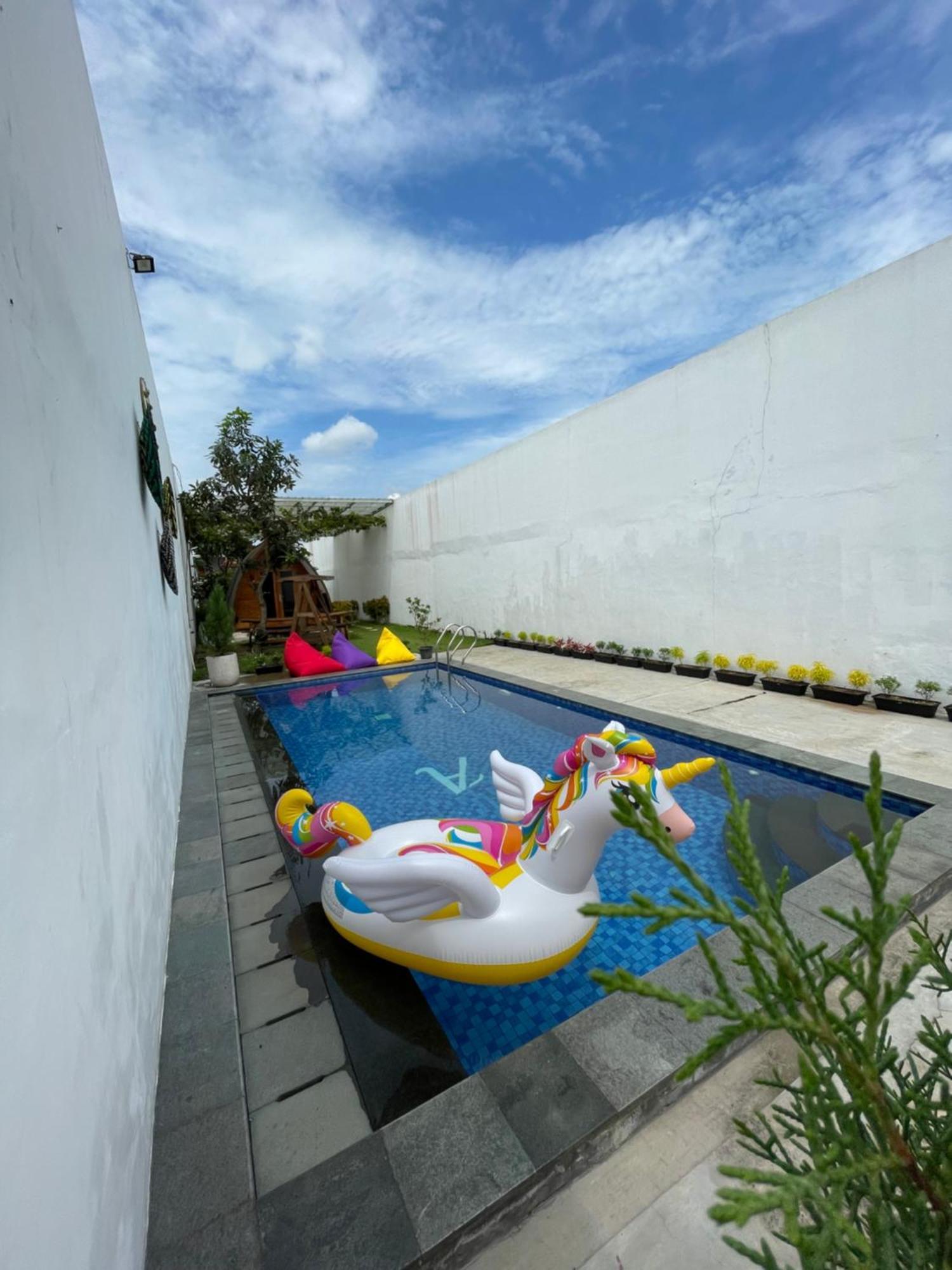 Villa Rumah Putih Jogja Yogyakarta Exterior photo