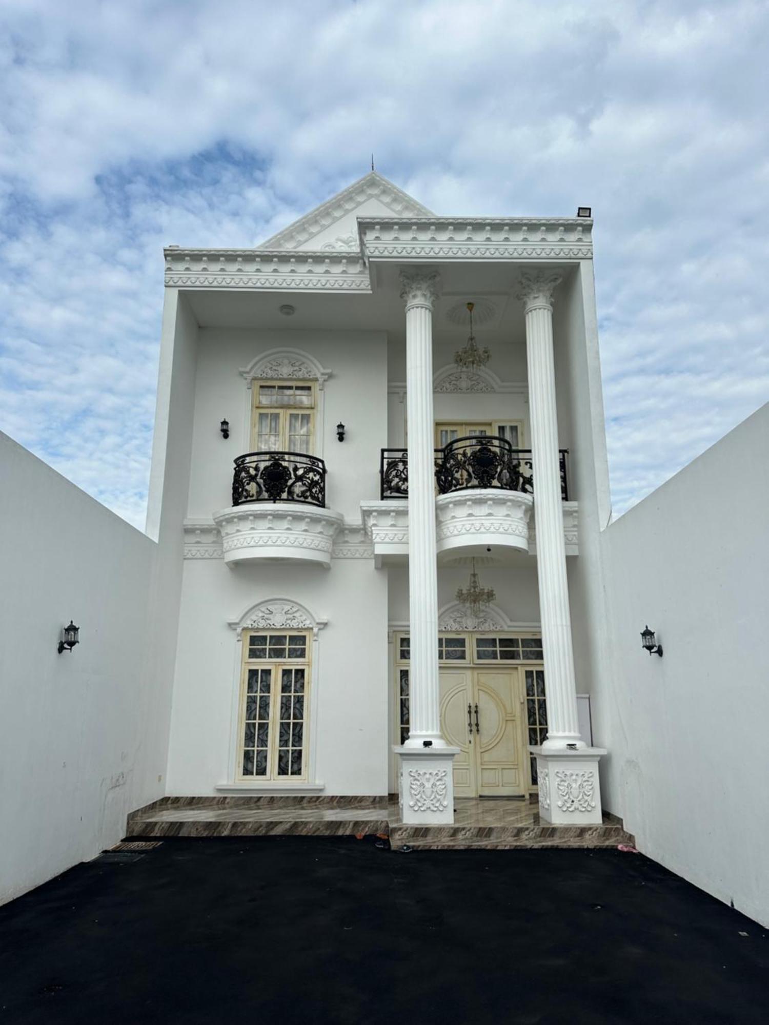 Villa Rumah Putih Jogja Yogyakarta Exterior photo